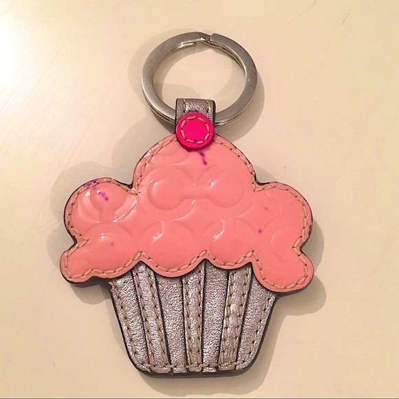 ▪️Coach Cupcake Keychain Key Fob - Picture 1 of 2